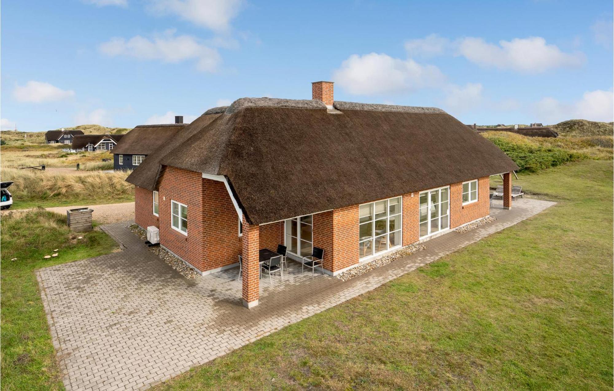 Amazing Home In Blavand With Wifi Exterior photo